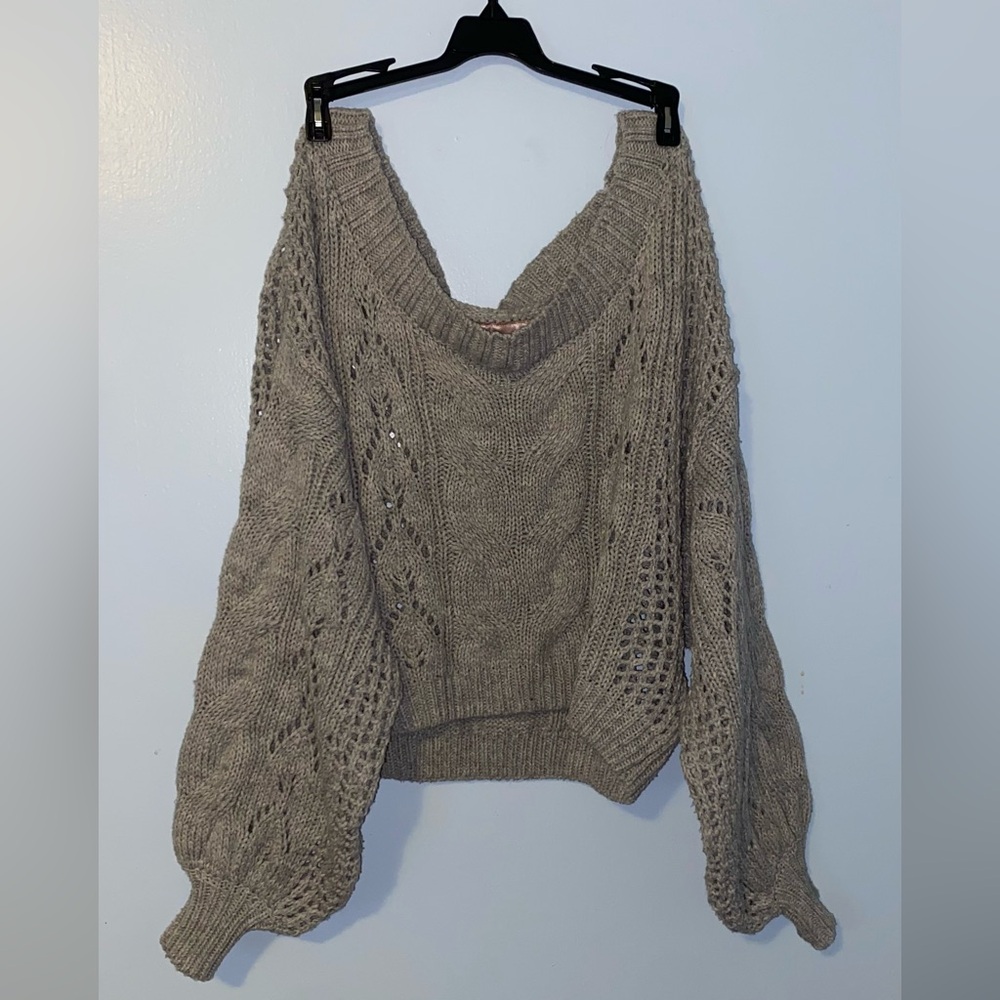 Willow & Root Off-the-Shoulder Gray Cable Knit Sweater – Size Medium